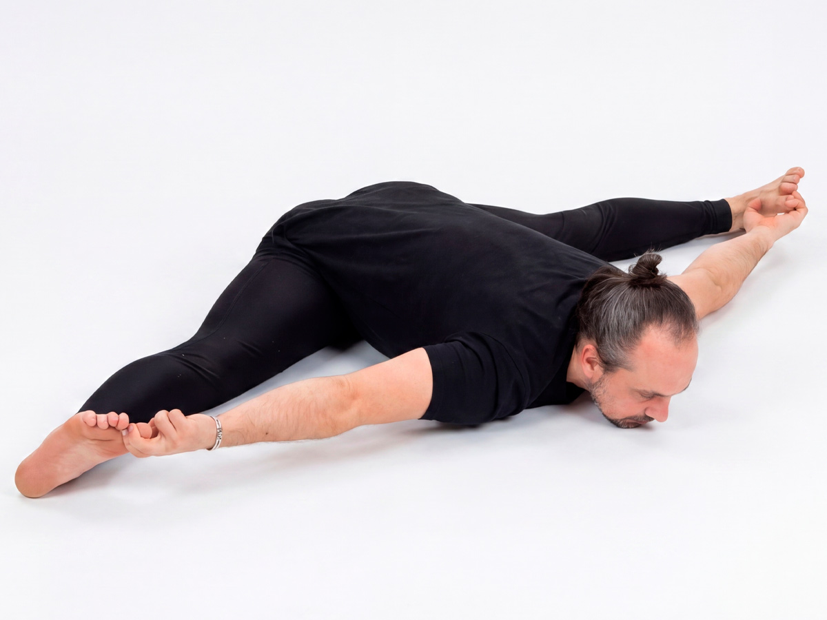 Упавишта Конасана Upavishta Konasana